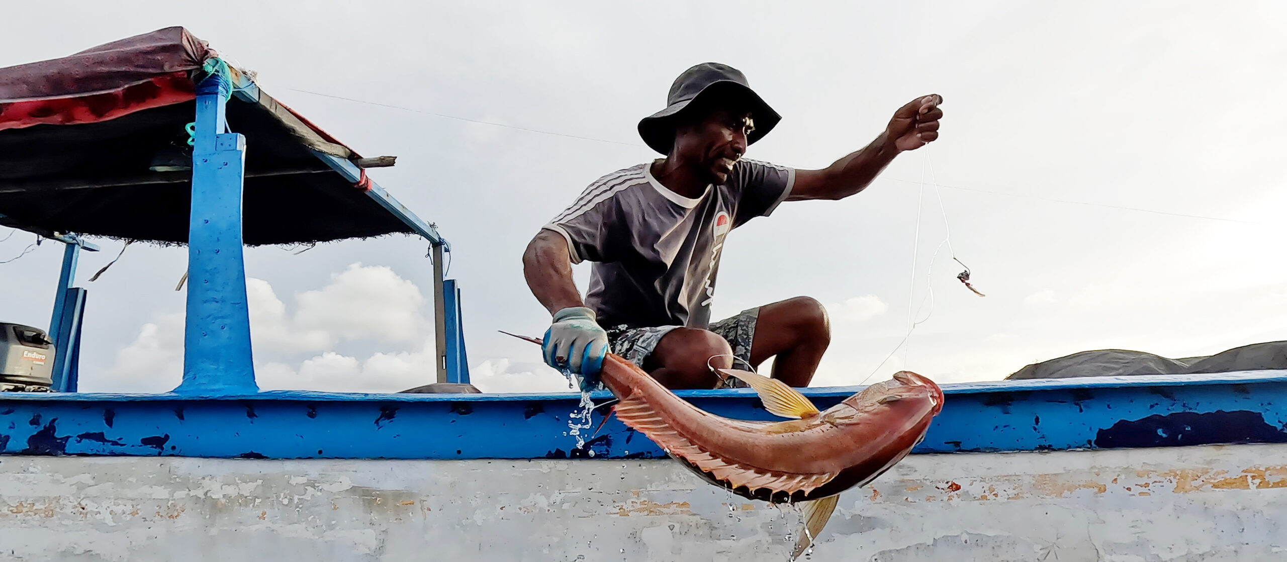 A fisher brings in a catch near Atauro, Timor Leste. Pic by Neil Palmer for the CGIAR Initiative on Aquatic Foods
